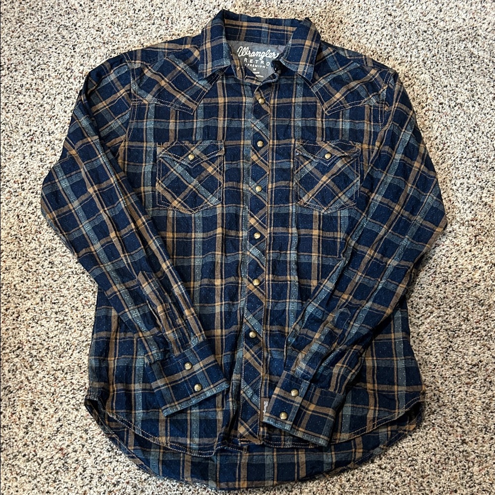 Wrangler Men's Navy and Tan Checkered pearl snap long sleeve